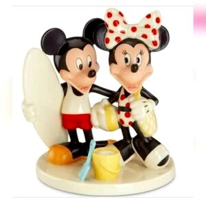 Mickey & Minnie Fun in the Sun Lennox Figurine